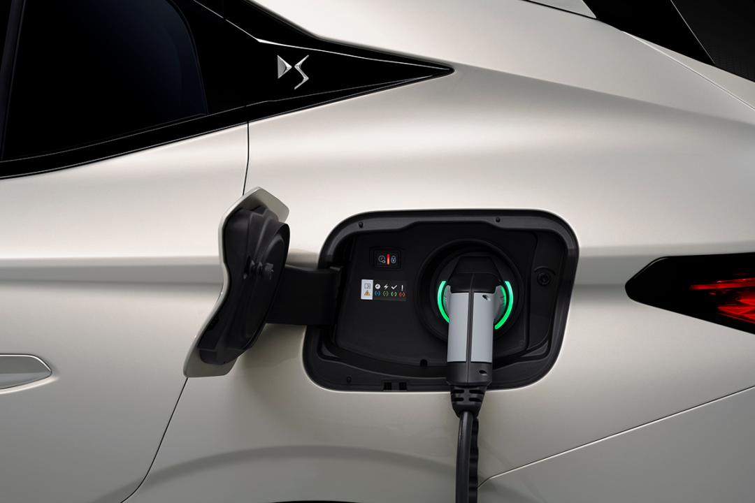 DS 4, E-TENSE, Laddhybrid med 225 hk