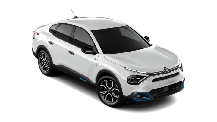 Citroen ë-C4 X snett från höger, framsida